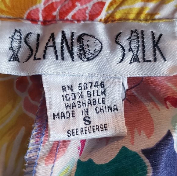 100% Silk  Shorts Hawaiian. Men's.  Size S - Picture 4 of 4